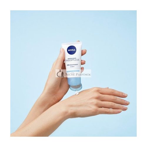 Nivea Essentials Moisturizing Normal To Combination Skin Spf 15 - 50ml